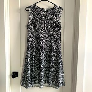 NWT Elegant patterned midi dress